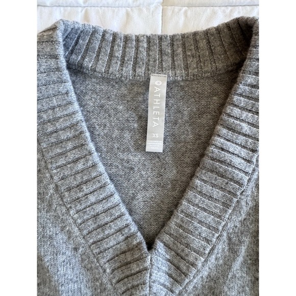Athleta Vital Sweater Womens Oversized XS Gray Knit V Neck Soft Sweater EUC - Picture 3 of 8